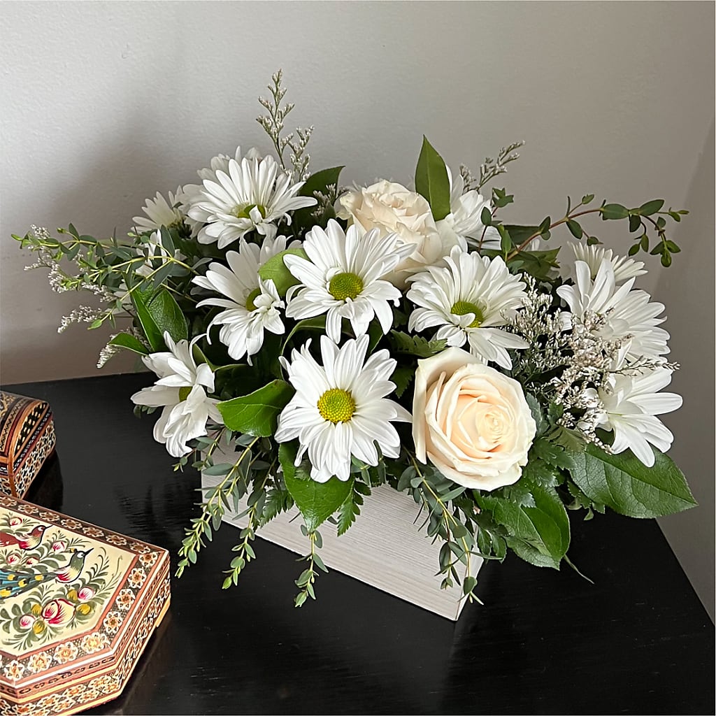 Fresh Linen Box Bouquet – BO'S ACCENT FLOWERS, Middlesboro KY