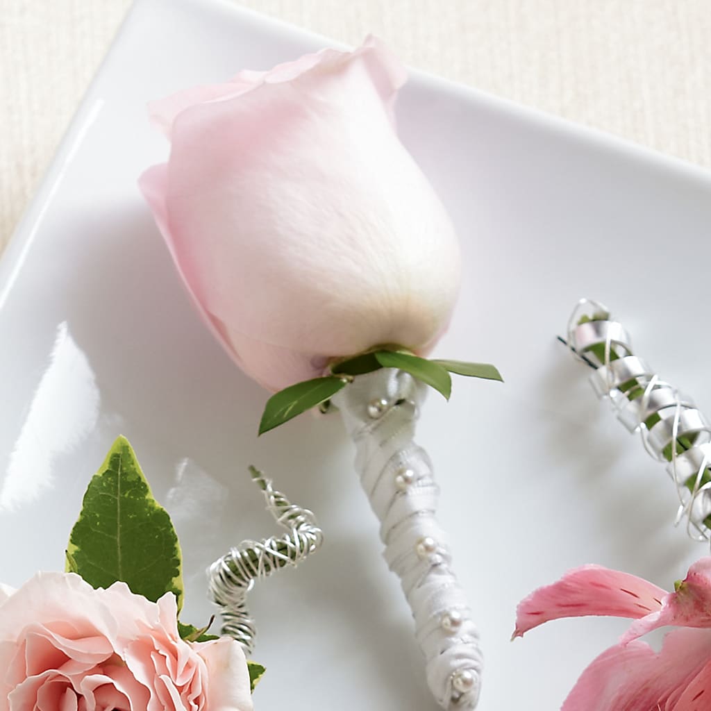 Pink Rose Boutonniere – BO'S ACCENT FLOWERS, Middlesboro KY
